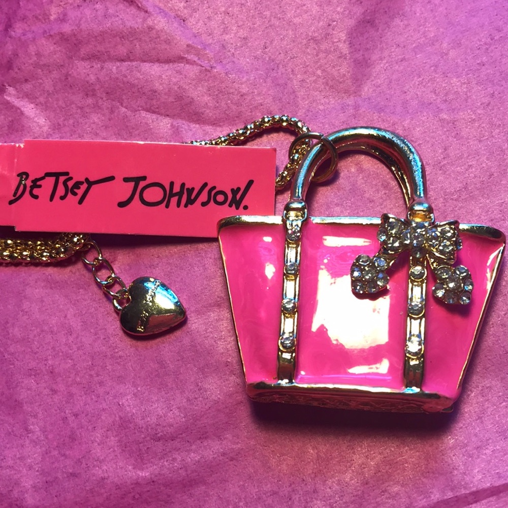 Hey Barbie, look at this pink purse